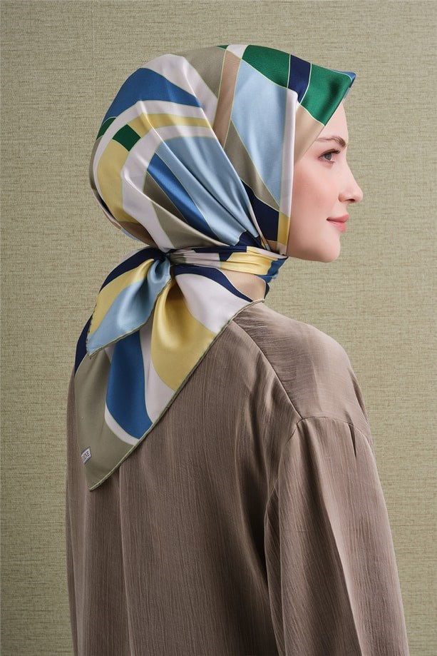 Armine Sura Saf İpek Eşarp 9633 84 Yeşil Mavi Geometrik Desen 