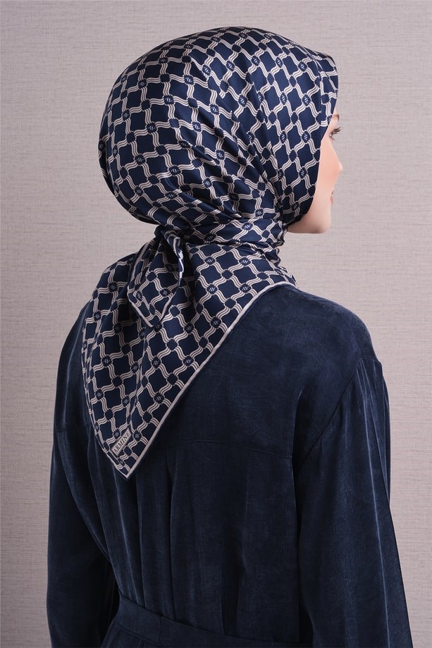 Armine Sura Saf İpek Eşarp 9636 57 Lacivert Geometrik Desen 