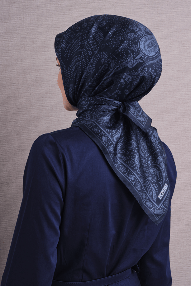 Armine  Sura Saf İpek Eşarp 9640 80 Lacivert Mavi Etnik Desen 