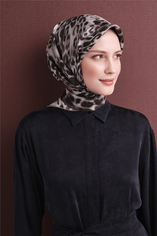 Armine Sura Saf İpek Eşarp 9641 84 Vizon Leopar Desen 