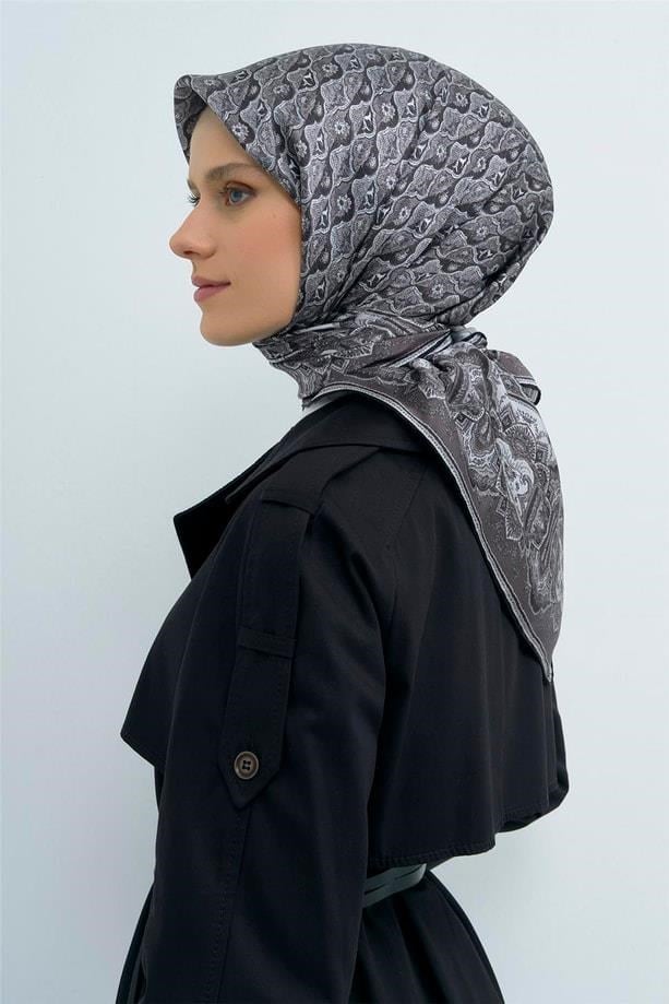 Armine Sura Saf İpek Eşarp IST 9518 - 01 Siyah Etnik Desen