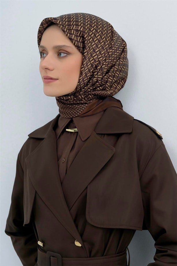 Armine Tivil Saf İpek Eşarp 9502 - 06 Acı Kahve Logo Desen