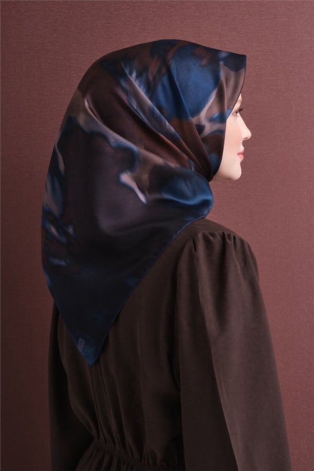 Armine Tivil Saf İpek Eşarp 9606 03 Lacivert Kahverengi Soyut Desen 