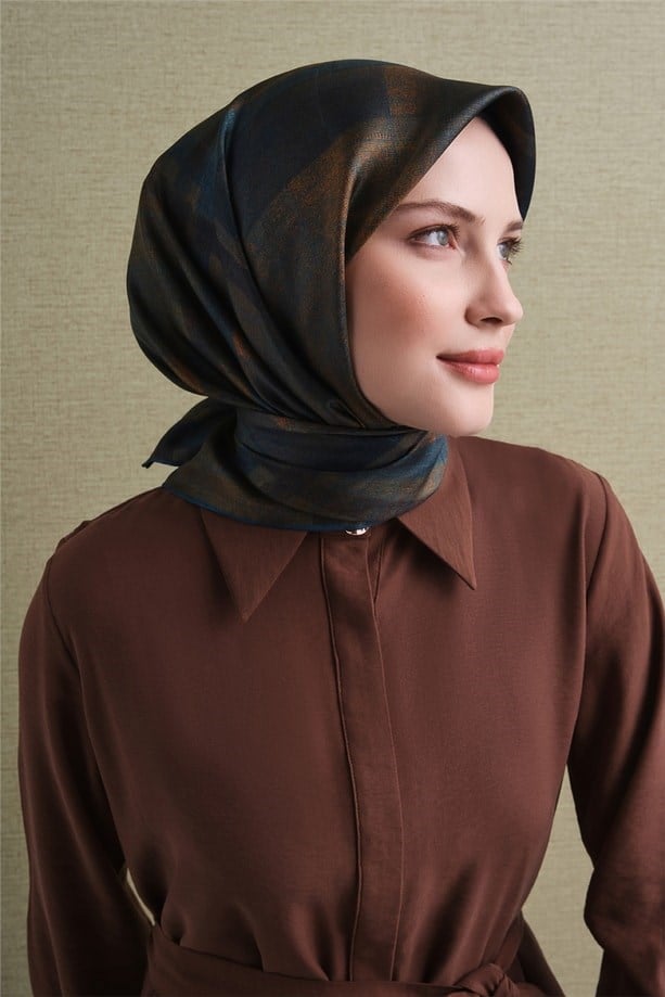 Armine Tivil Saf İpek Eşarp 9618 07 Kahverengi Petrol Yeşili Batik Desen 