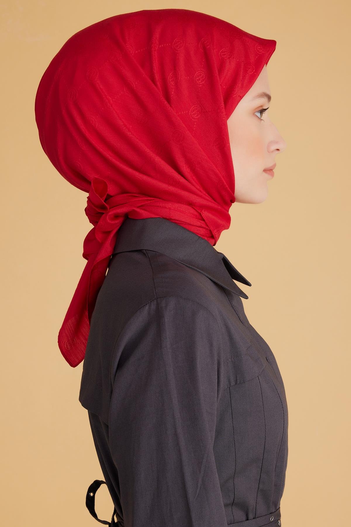 Belli Fresh Monogram Jakarlı Eşarp 2-98 Kırmızı Monogram Desenli