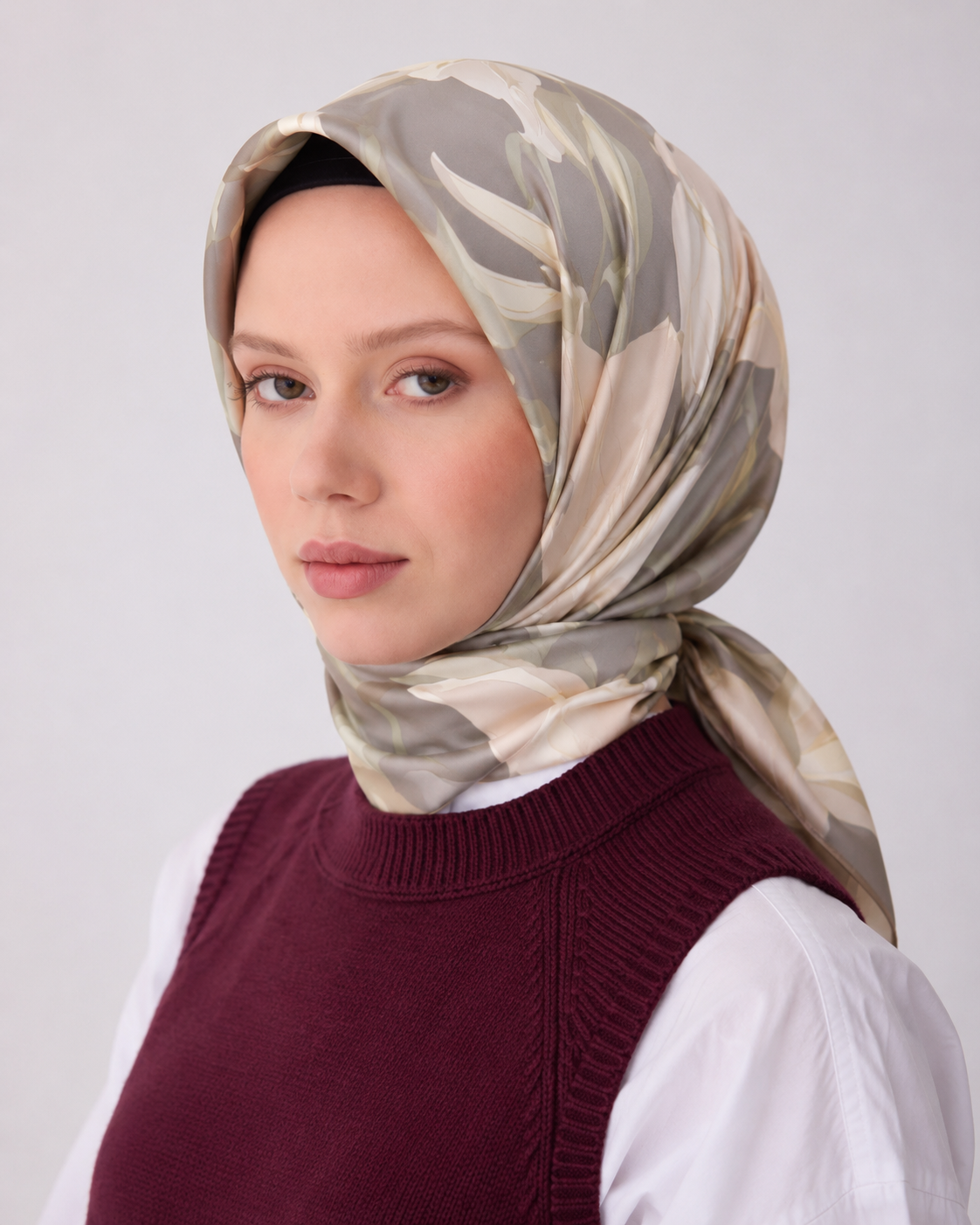Belli Tivil İpek Eşarp IST  4035 - 06 Gri Karışık Çiçek Desen 