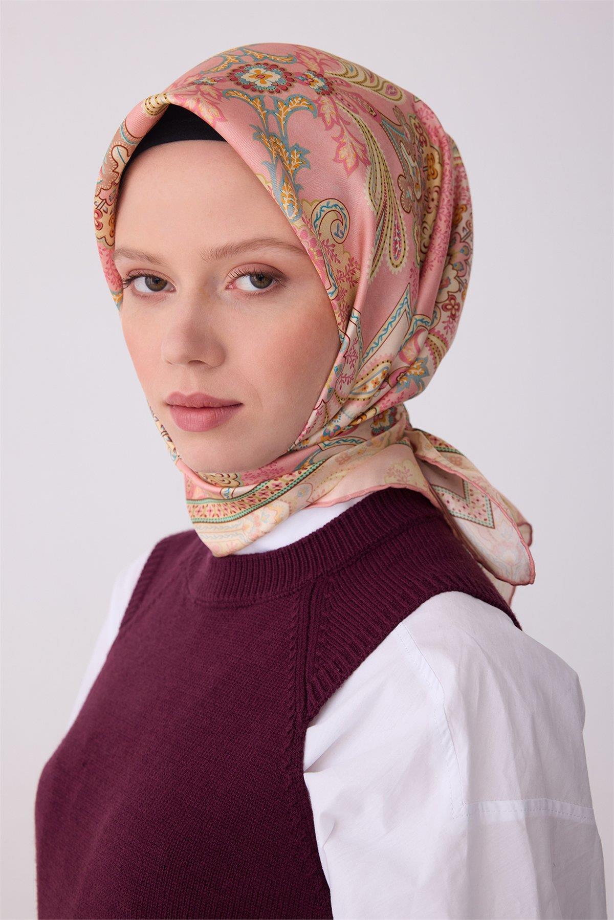 Belli Tivil Saf İpek Eşarp IST 4304 - 05 Pembe Etnik Desen