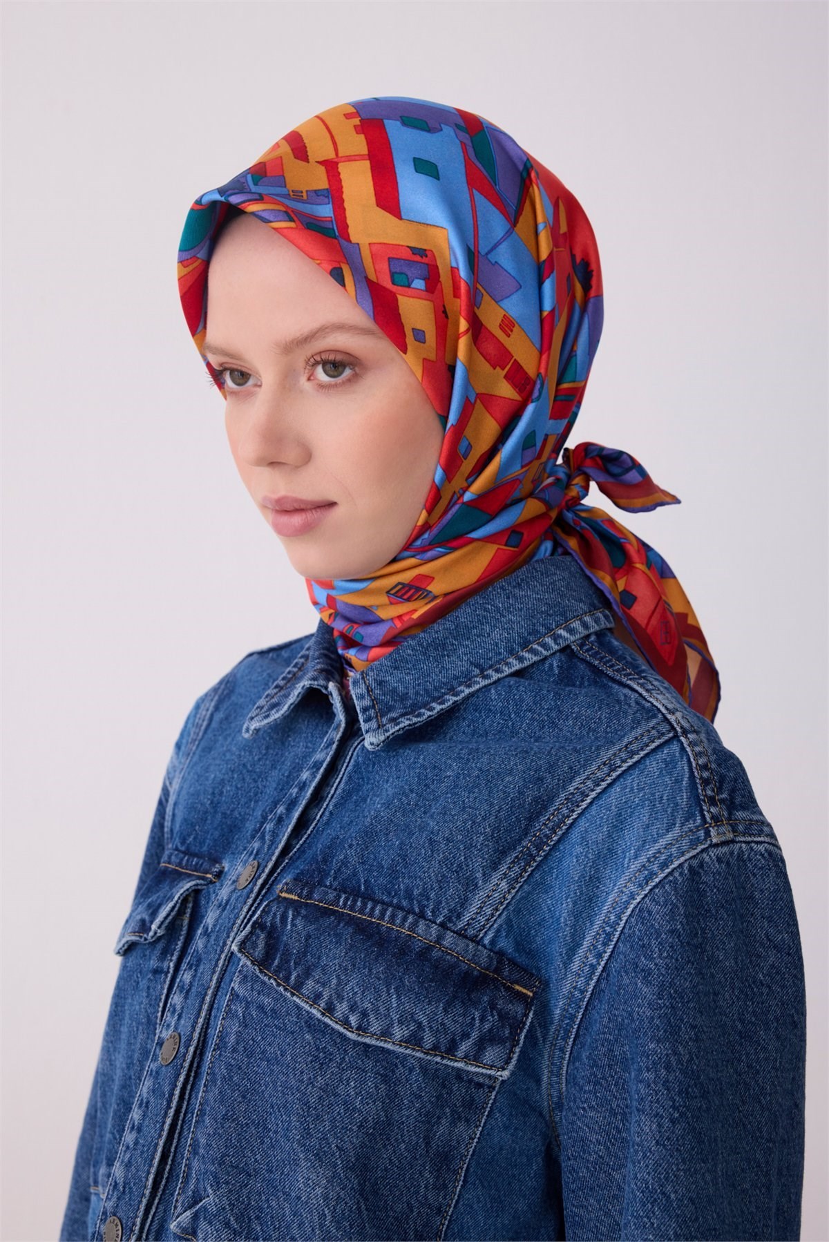 Belli Tivil Saf İpek Eşarp IST 4307 - 55 Mercan - Mavi Manzara Desen