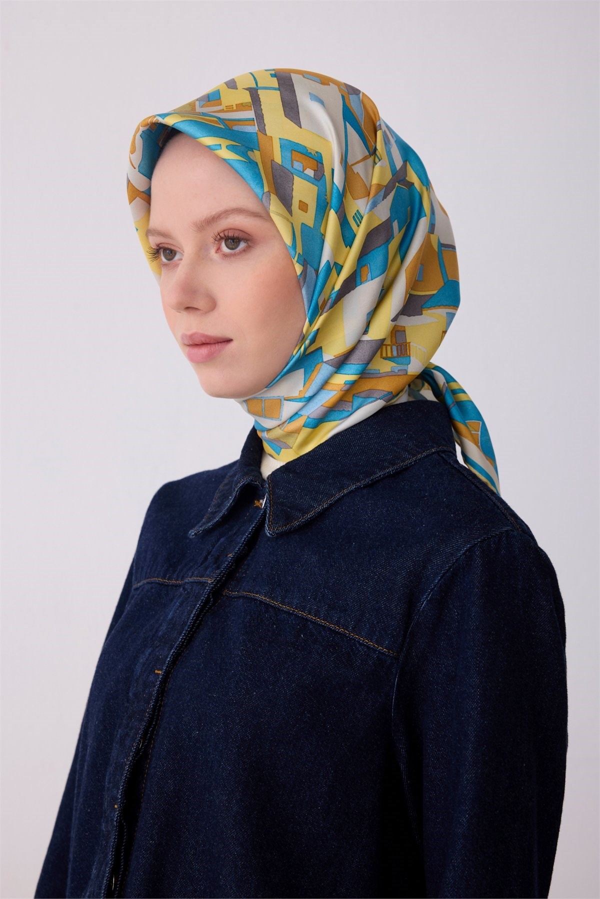 Belli Tivil Saf İpek Eşarp IST 4307 - 84 Mavi - Sarı Manzara Desen