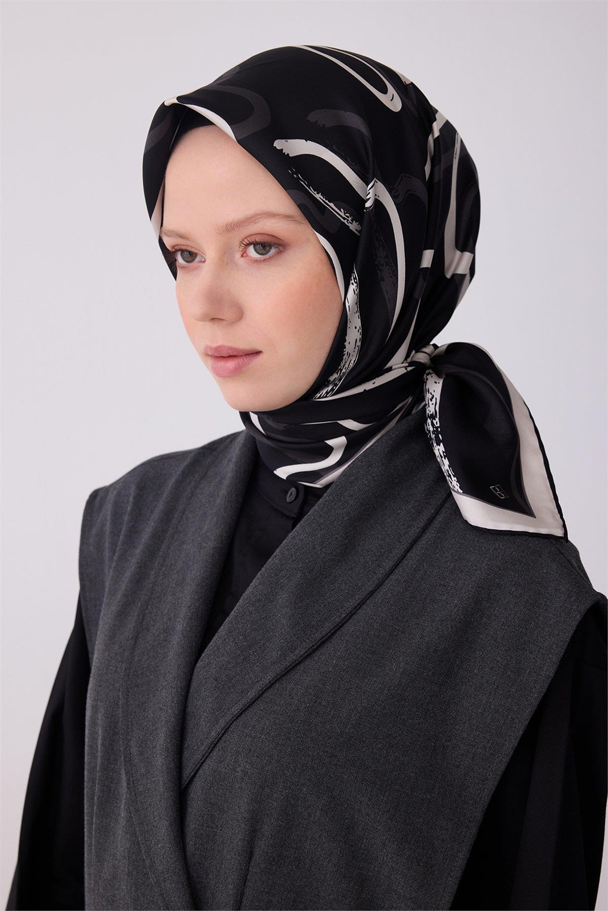 Belli Tivil Saf İpek Eşarp IST 4309 - 01 Siyah Boya Desen