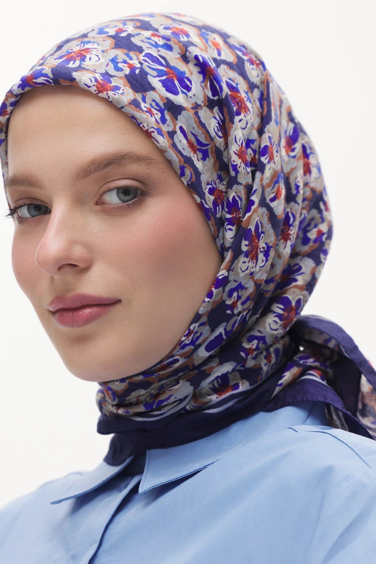 Emproyal Baskılı Lidia Eşarp Saks Çiçek Desen