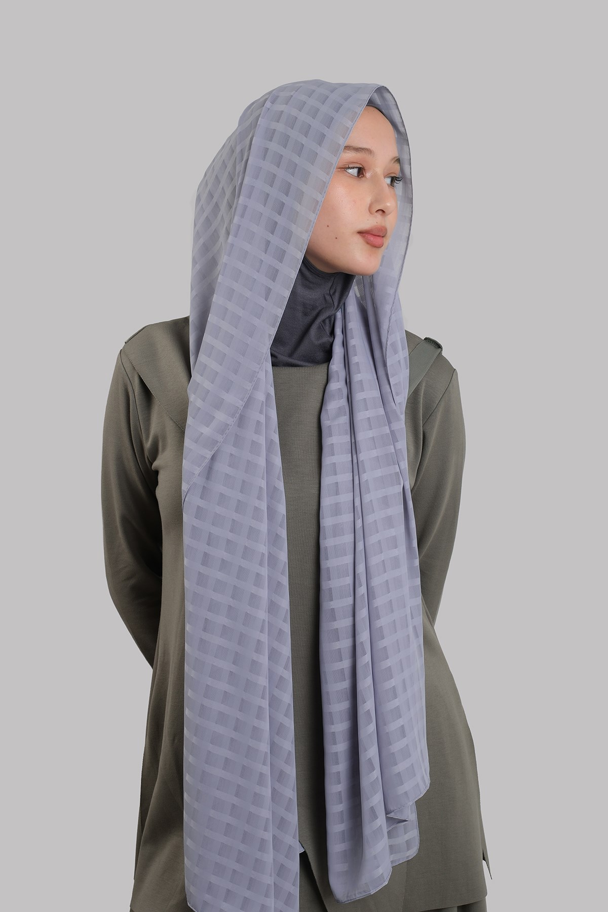 Gri Pratik Hazır Geçmeli Şal Desenli Şifon Hijab Boneli 2415_15