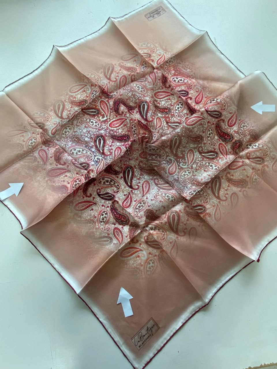 La Boutique Az Hatalı Saf Sura İpek Eşarp Pudra Etnik Desen