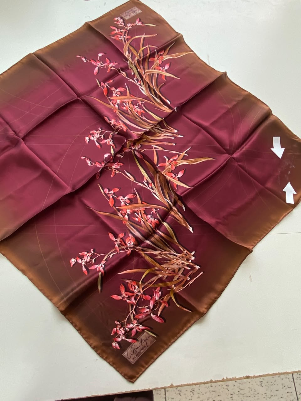 La Boutique Az Hatalı Saf Sura İpek Eşarp Fuşya Çiçek Desen