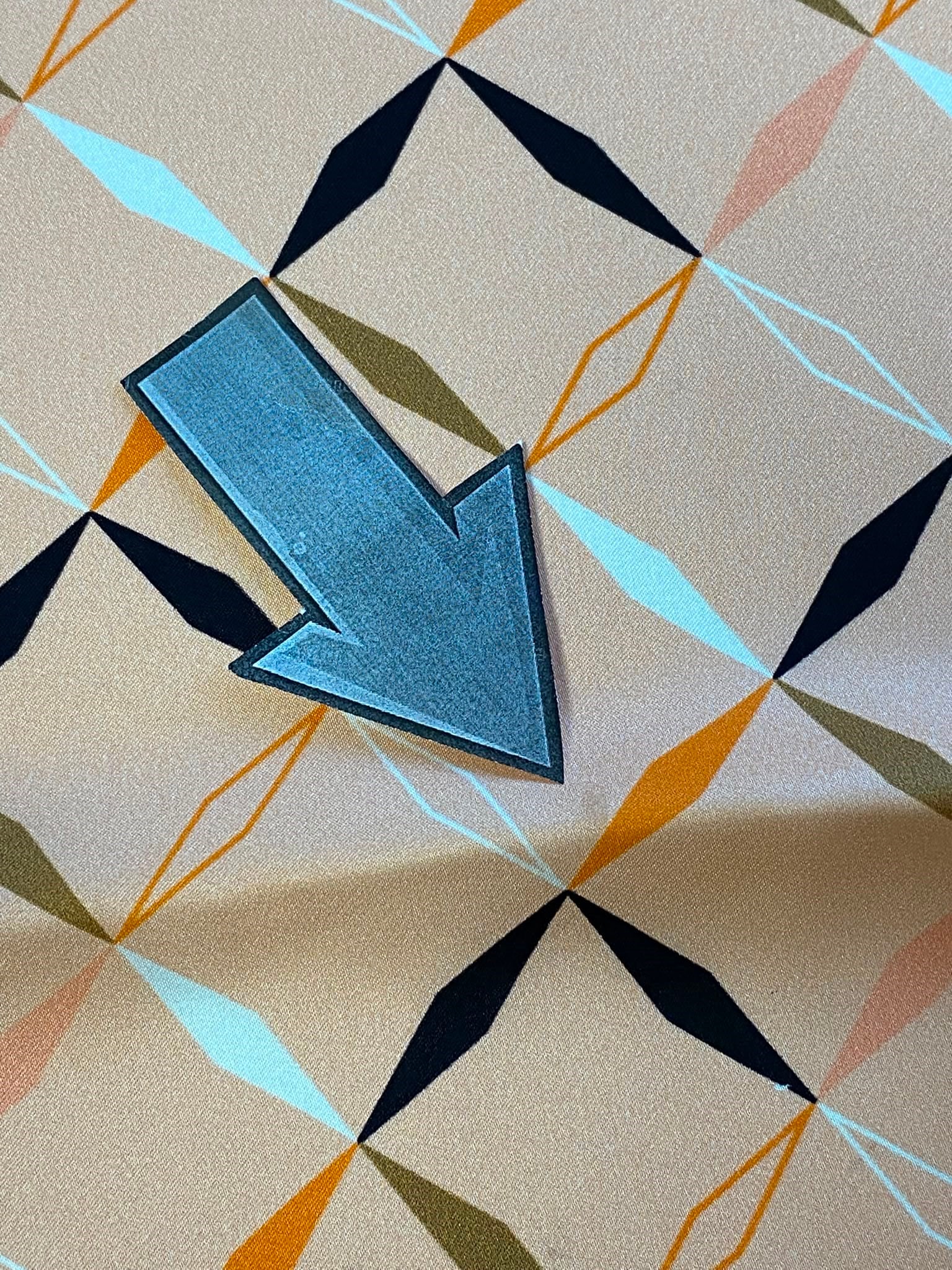 La Boutique Az Hatalı Saf Sura İpek Eşarp Somon Geometrik Desen 