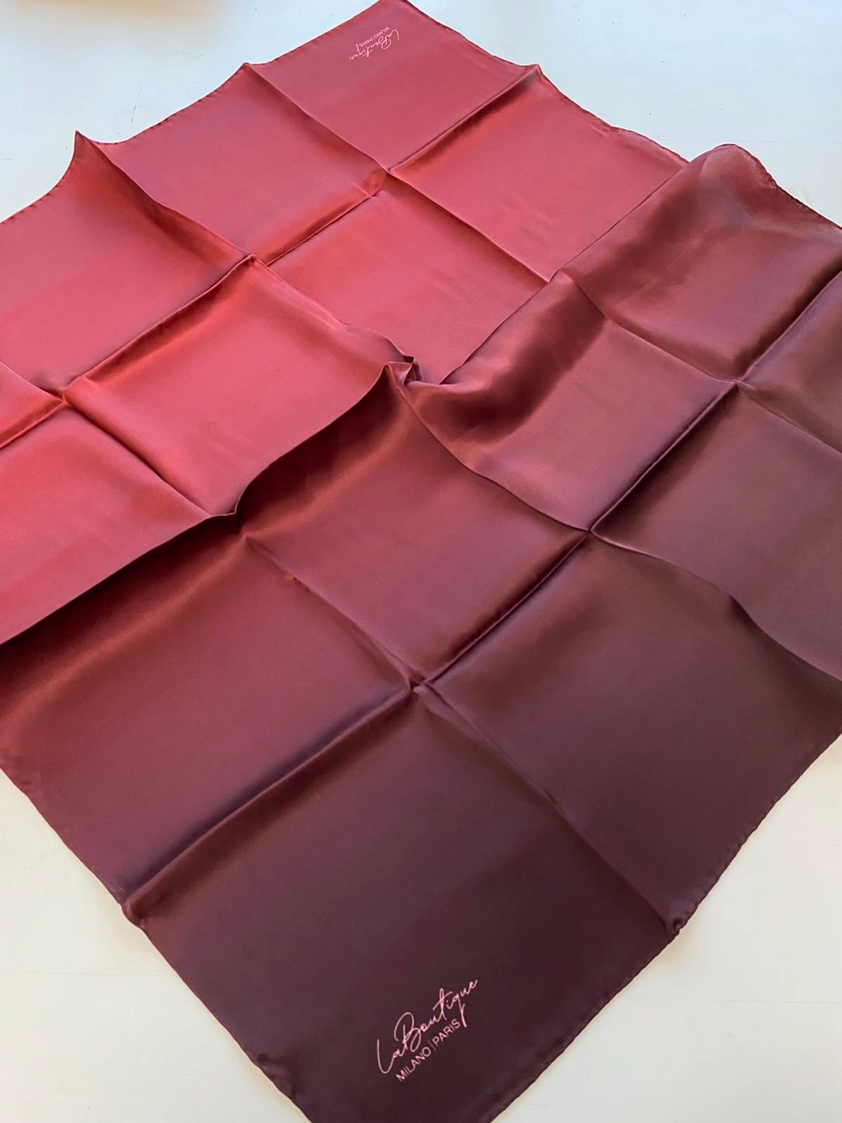 La Boutique Az Hatalı Saf Sura İpek Eşarp Bordo - Mürdüm Degrade Desen 