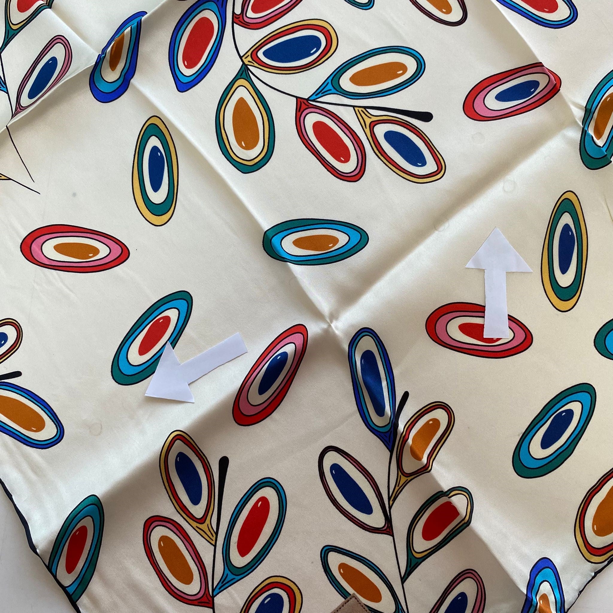 La Boutique Az Hatalı Sura İpek Eşarp 55202 Beyaz Soyut Desen 