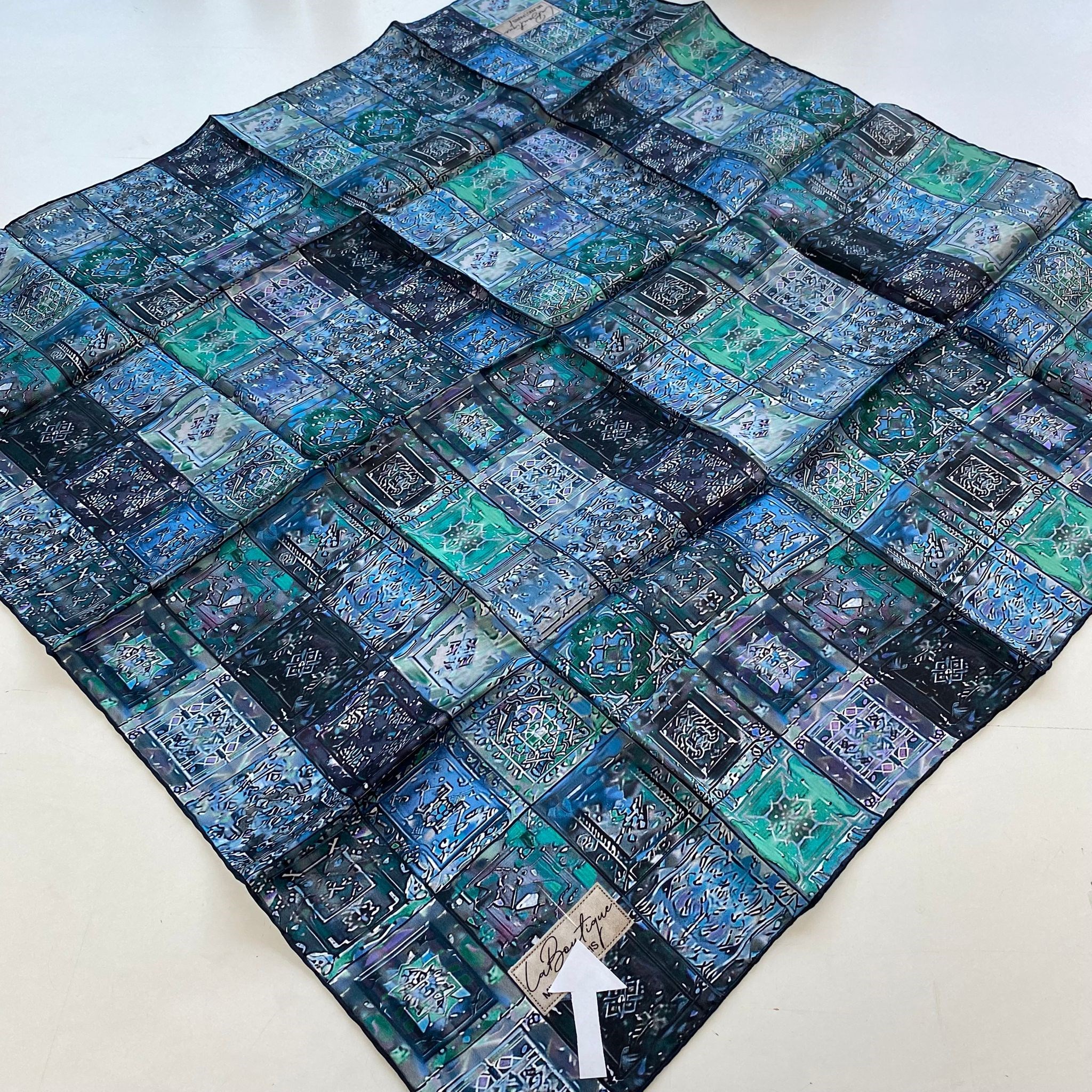 La Boutique Az Hatalı Sura İpek Eşarp 55172 Mavi Soyut  Desen 