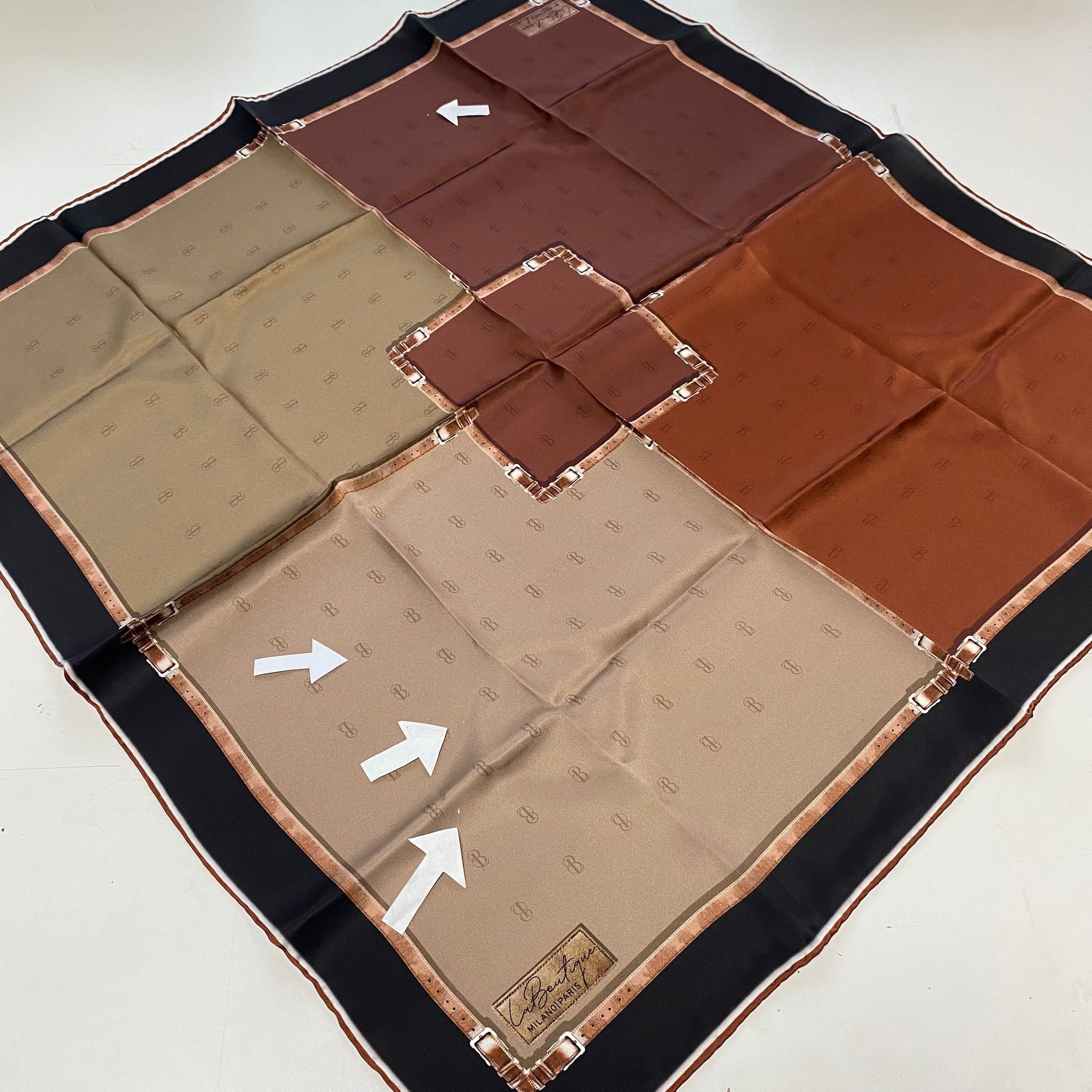La Boutique Az Hatalı Sura Saf İpek Eşarp 54811 Vizon - Siyah Slogan Desen 