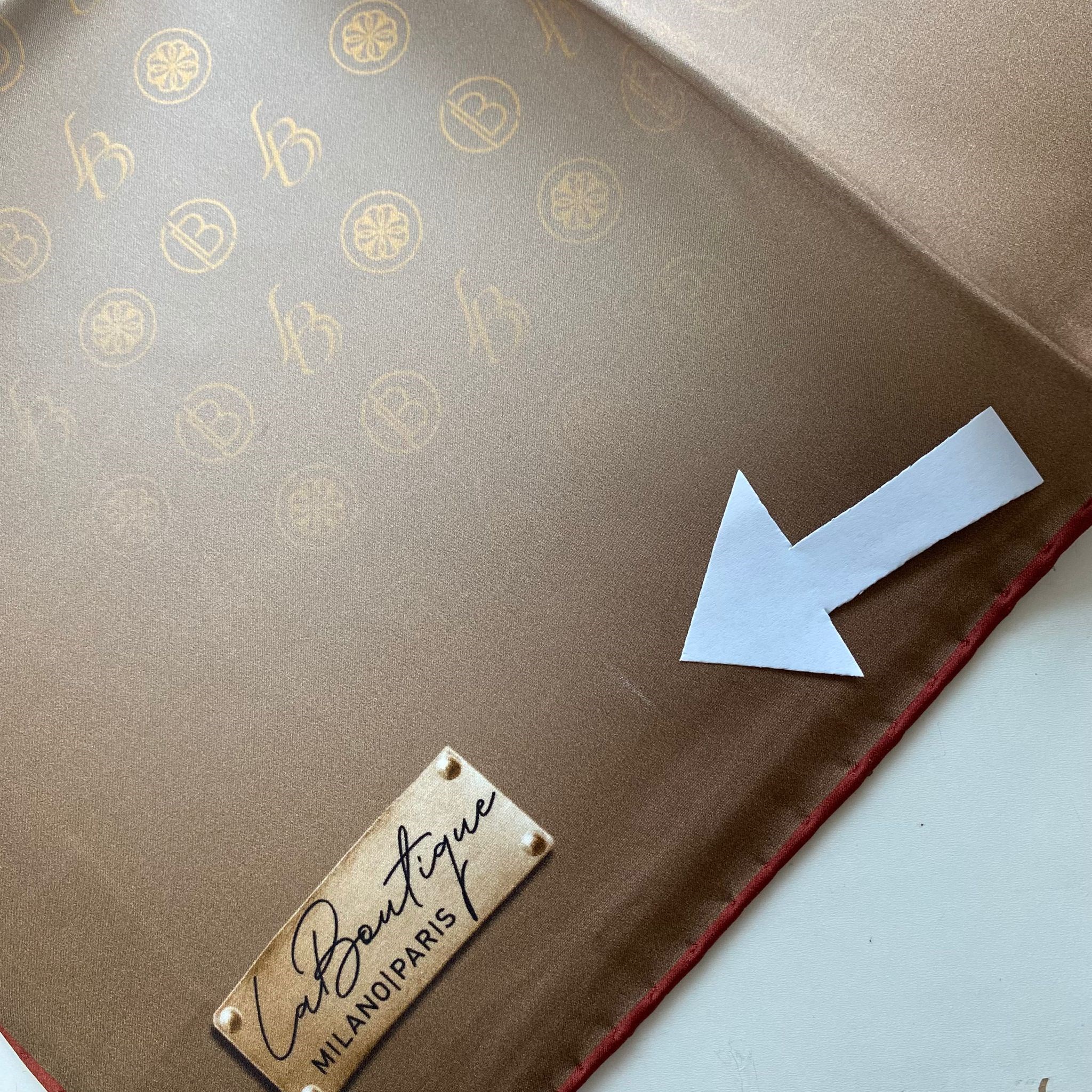 La Boutique Az Hatalı Sura Saf İpek Eşarp 54725 Kahve Logo Desen 