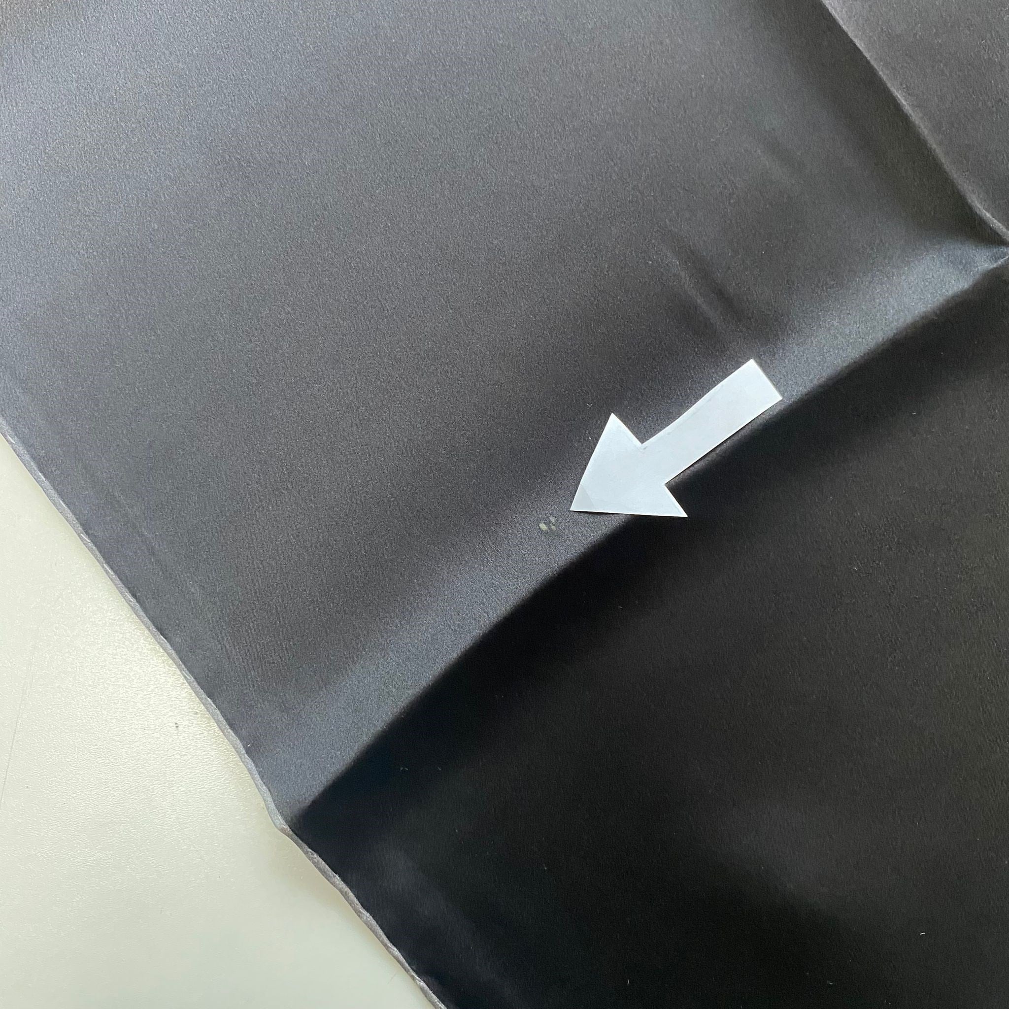 La Boutique Az Hatalı Sura Saf İpek Eşarp 54777 Siyah - Gri Degrade Desen 