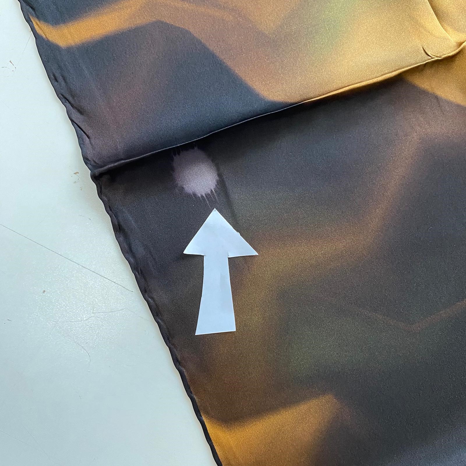 La Boutique Az Hatalı Sura Saf İpek Eşarp 54799 Siyah - Gold Karışık  Desen 