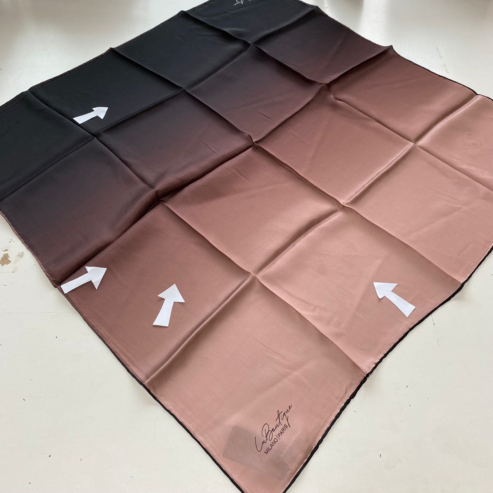 La Boutique Az Hatalı Sura Saf İpek Eşarp 54768 Gül Kurusu- Siyah Degrade Desen 