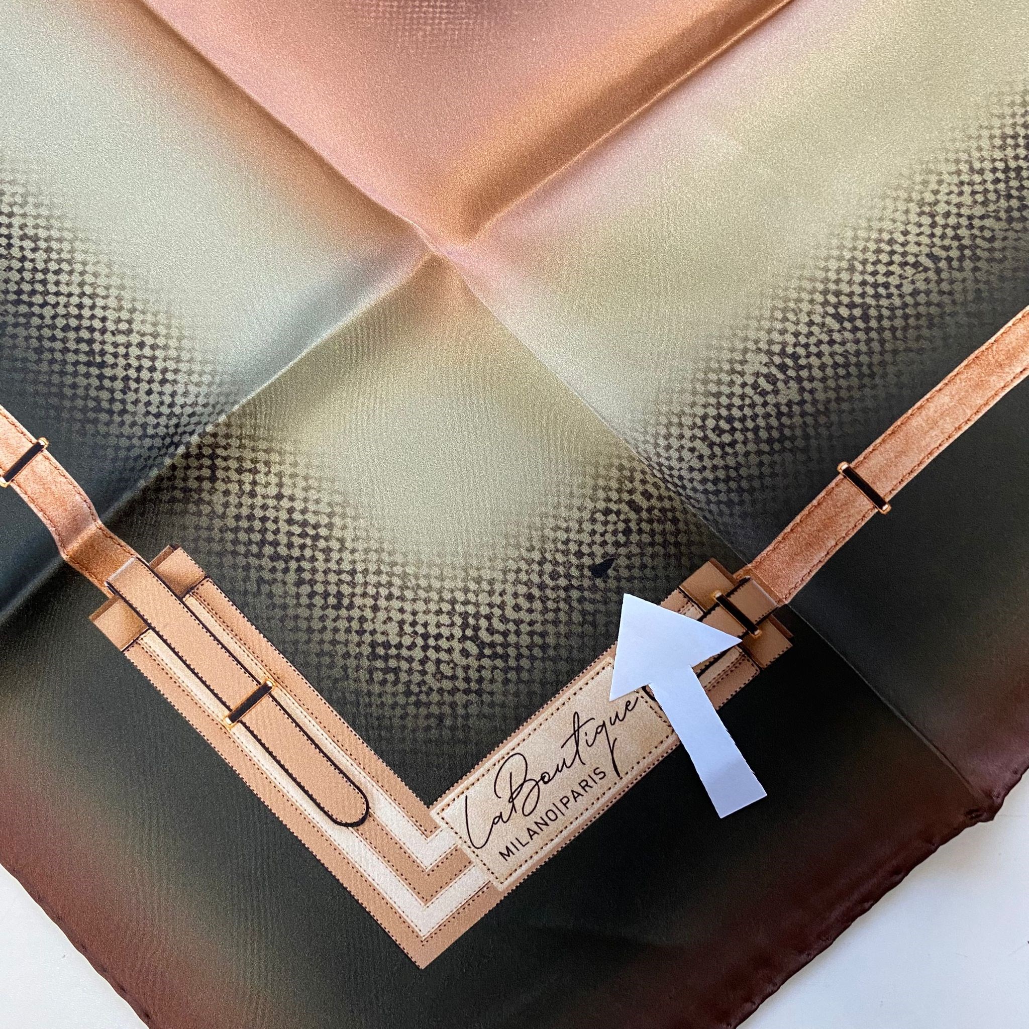 La Boutique Az Hatalı Sura Saf İpek Eşarp 54820 Yeşil Kemer Desen 