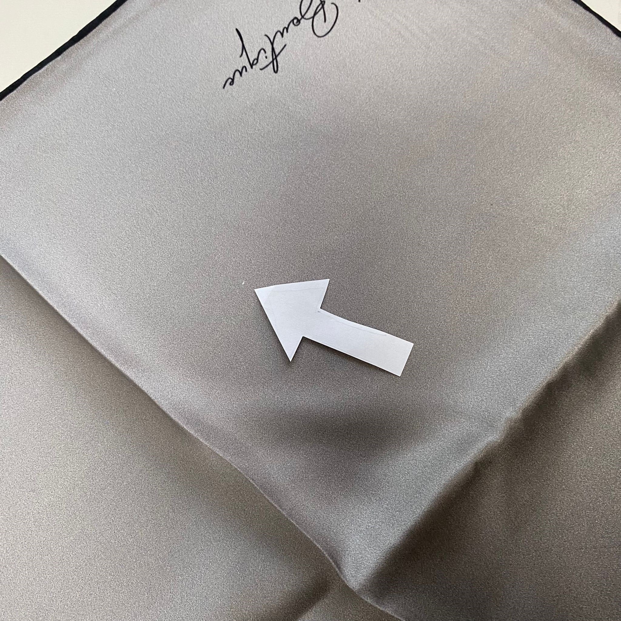 La Boutique Az Hatalı Sura Saf İpek Eşarp 54781 Siyah - Gri Degrade Desen 