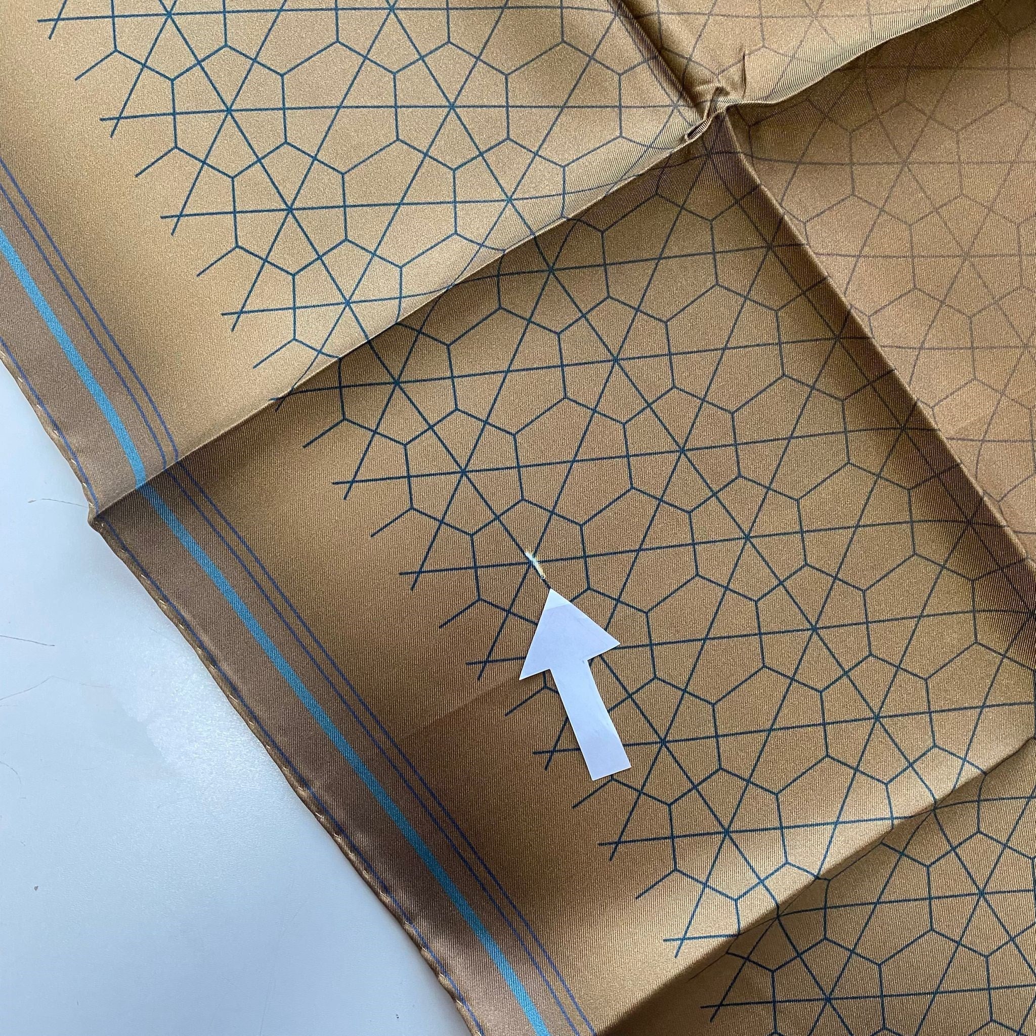 La Boutique Az Hatalı Tivil İpek Eşarp 54828 Yağ Yeşili Geometrik Desen 