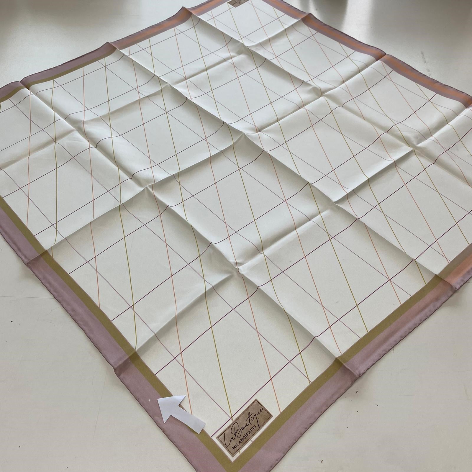 La Boutique Az Hatalı Tivil İpek Eşarp 54830 Pudra - Beyaz Geometrik Desen 