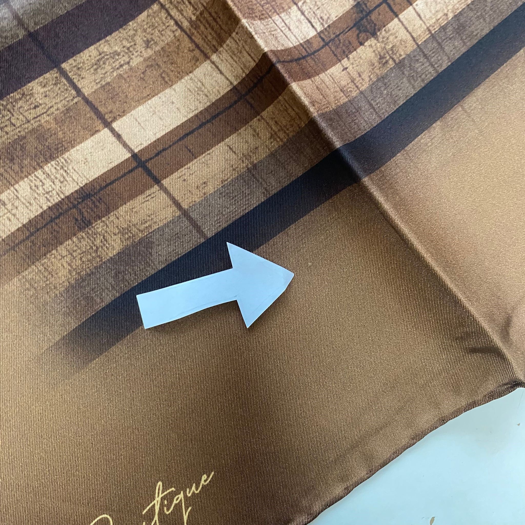 La Boutique Az Hatalı Tivil  İpek Eşarp 54848 Kahverengi Soyut Desen 