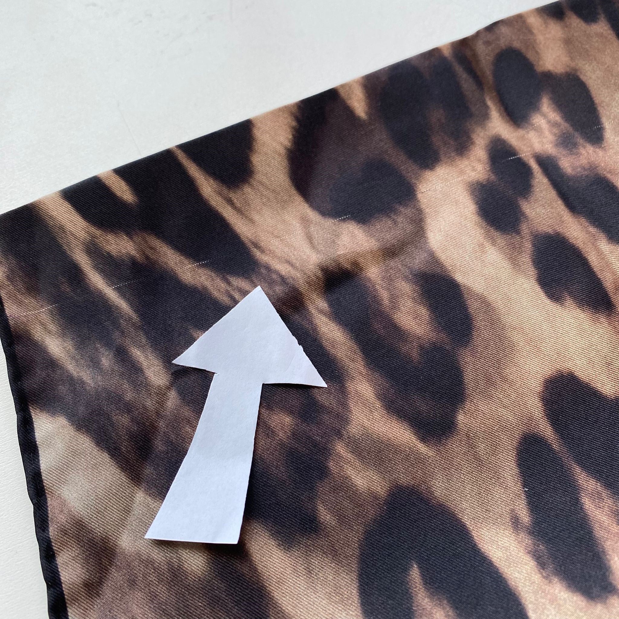 La Boutique Az Hatalı Tivil İpek Şal 55322 Kahve Leopar Desen