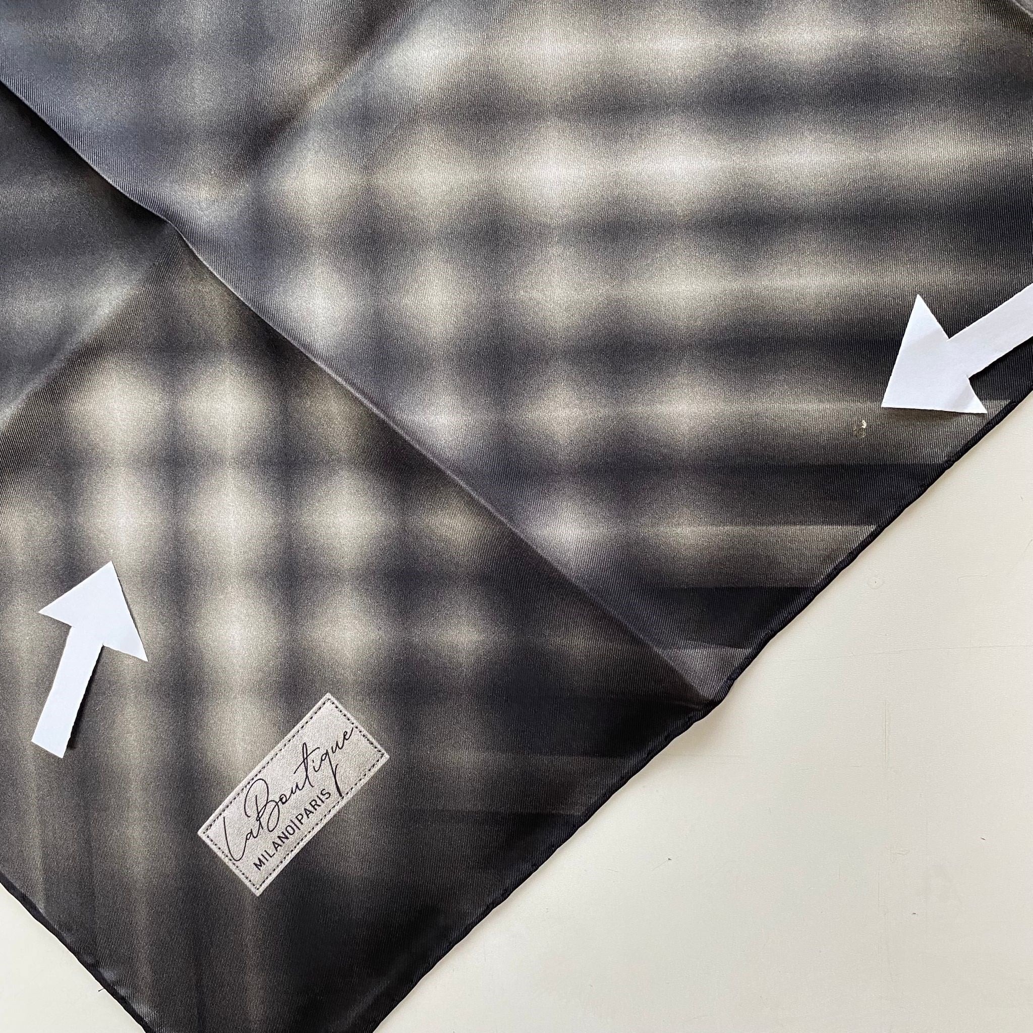 La Boutique Az Hatalı Tivil Saf İpek Eşarp 54730 Siyah Geometrik Desen 