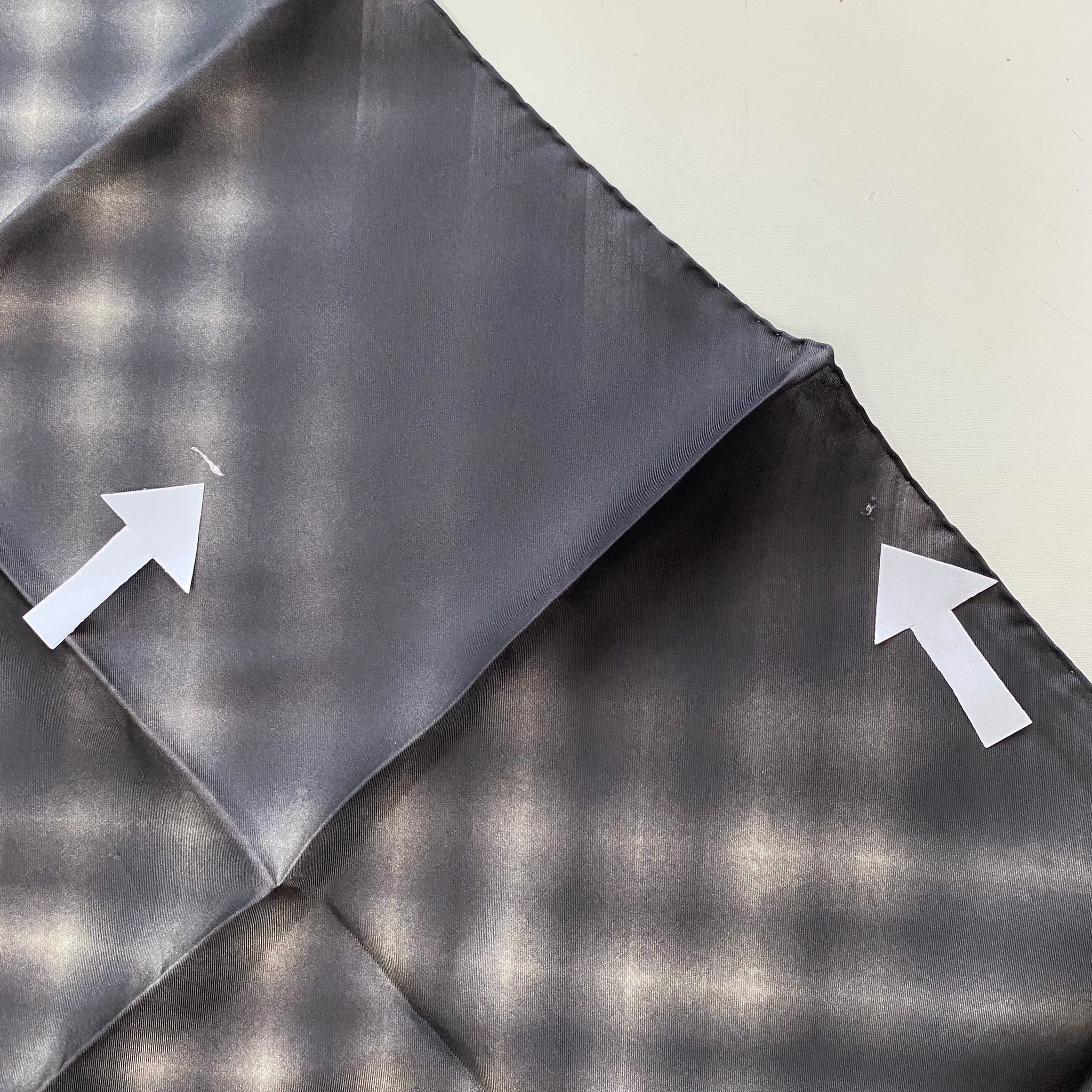 La Boutique Az Hatalı Tivil Saf İpek Eşarp 54729 Siyah Geometrik Desen 