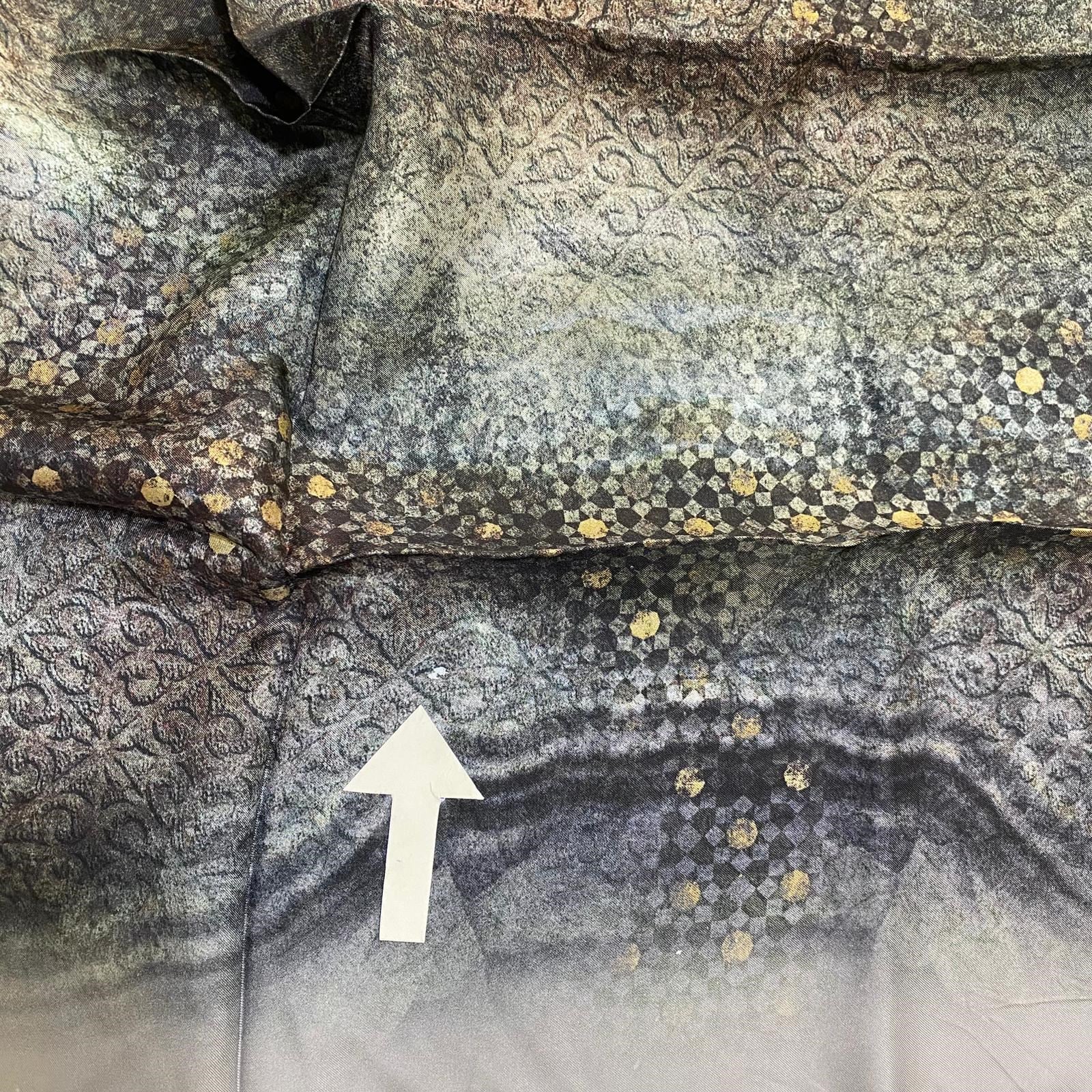 La Boutique IST Az Hatalı Tivil İpek Eşarp  Gri - Füme Soyut Desen 
