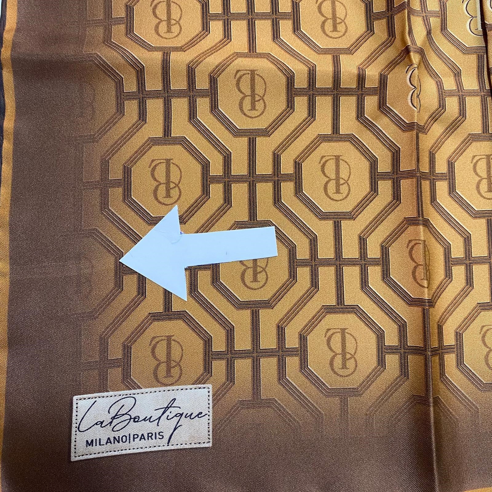 La Boutique IST Az Hatalı Tivil İpek Eşarp Fındık Kabuğu Logo Desen 