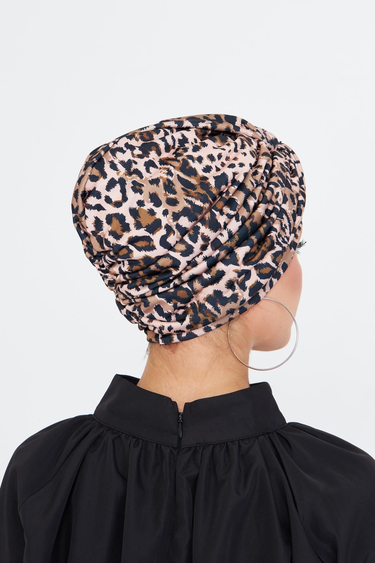 Pudra Çapraz Büzgülü Tesettür Bone Sandy Leopar Desen 2511_06