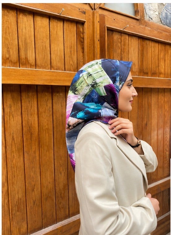 Seyra Lacivert Geometrik Desen Tivil İpek Eşarp 3575