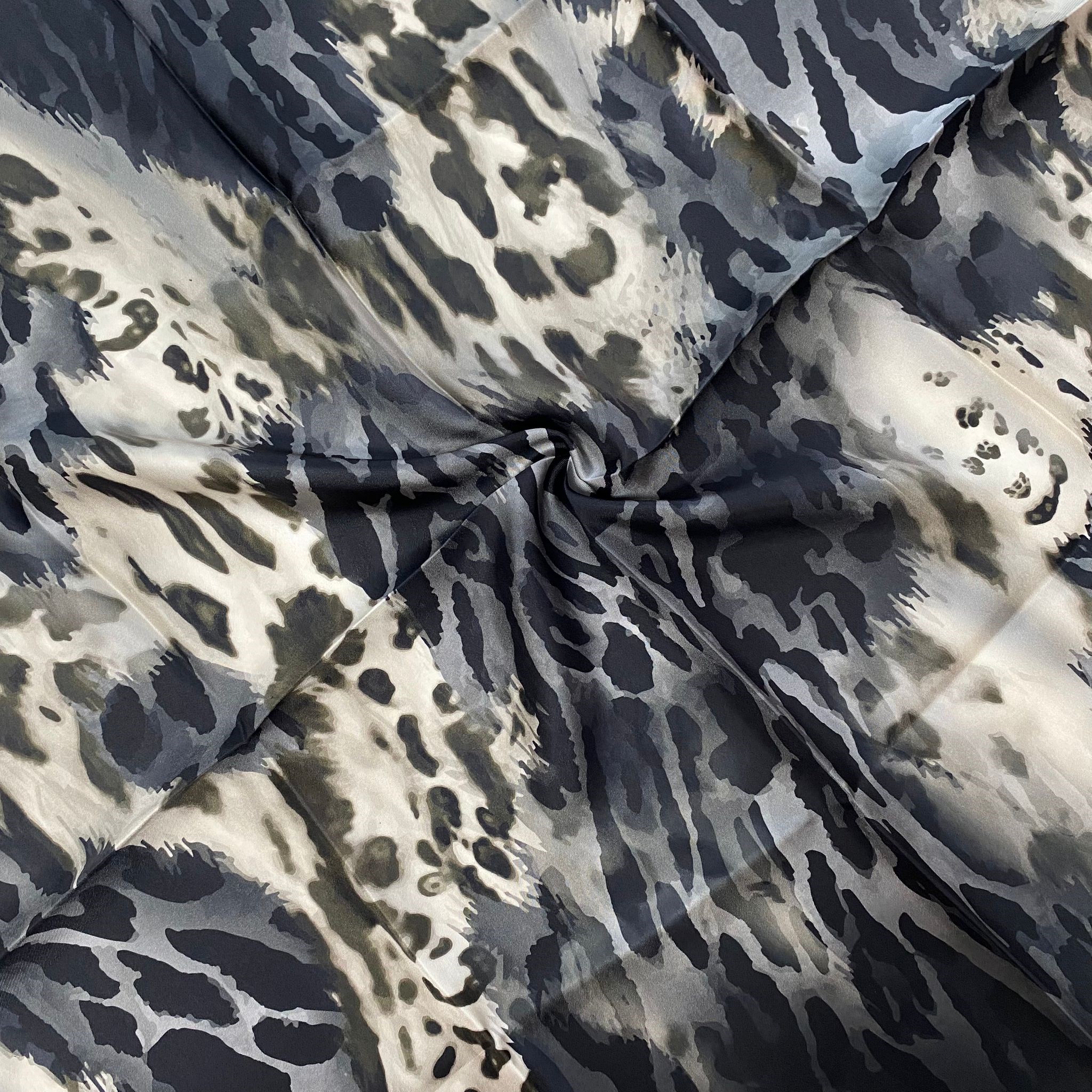 Sisley Sura Saf İpek Eşarp Siyah Leopar Desen 2039 - 004