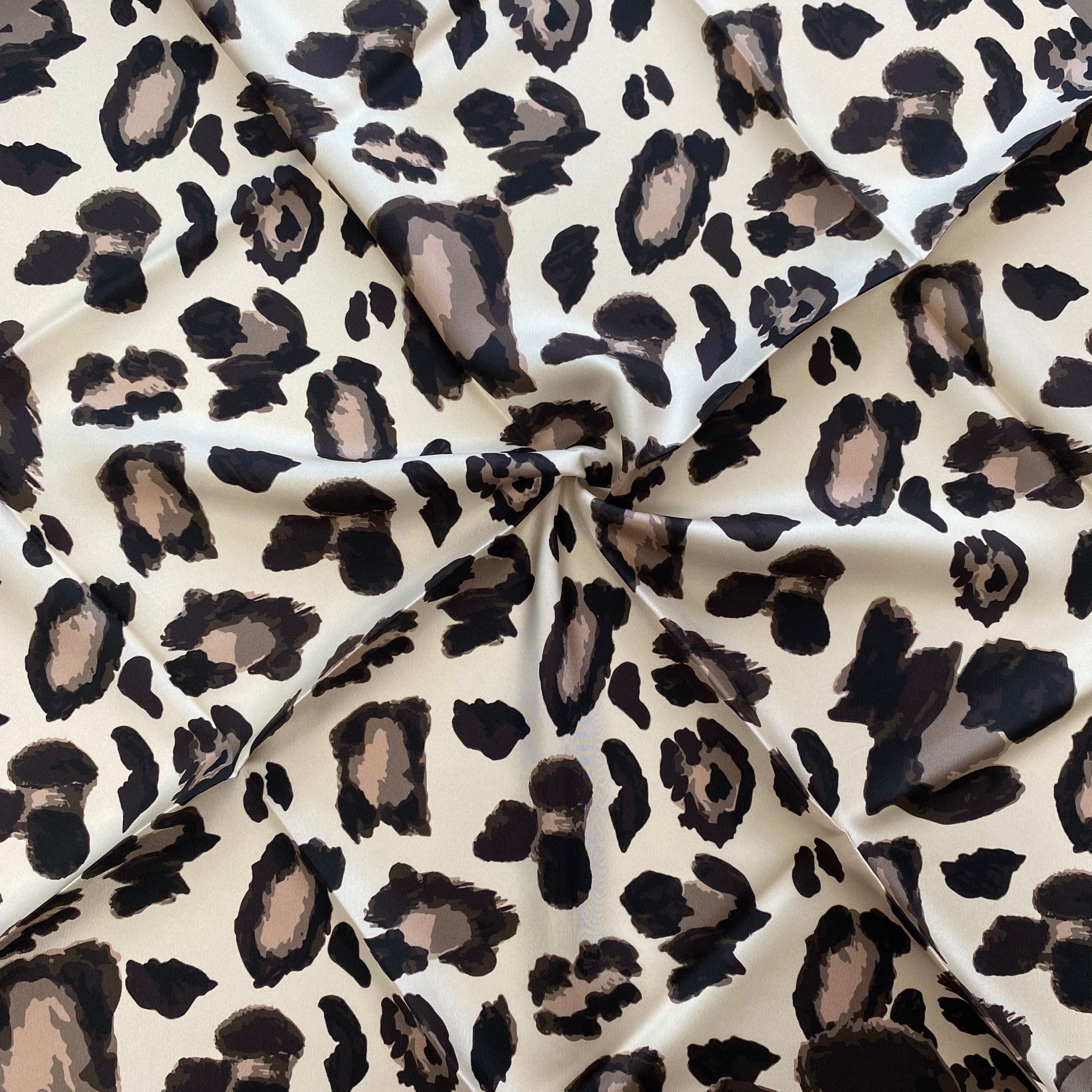 Sisley Tivil Saf İpek Eşarp Gri Leopar Desen 2022 - 009