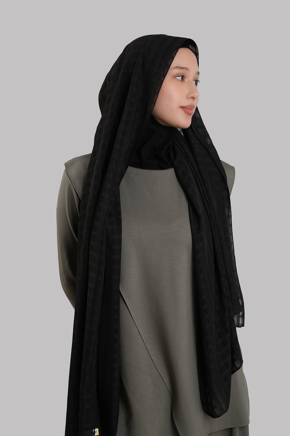 Siyah Pratik Hazır Geçmeli Şal Desenli Şifon Hijab Boneli 2415_01
