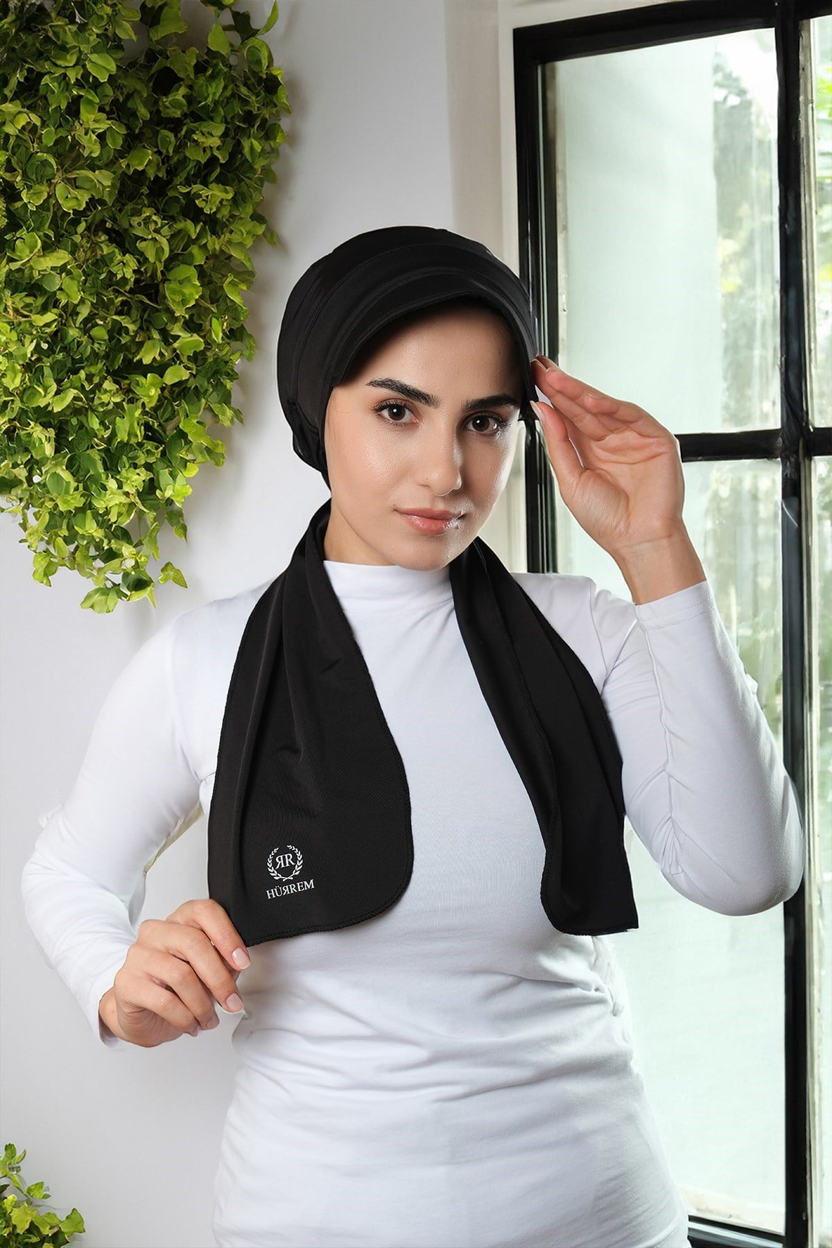 Siyah Şapkalı Atkılı Geçmeli Tesettür Bone Swimmy Logolu 2321_01
