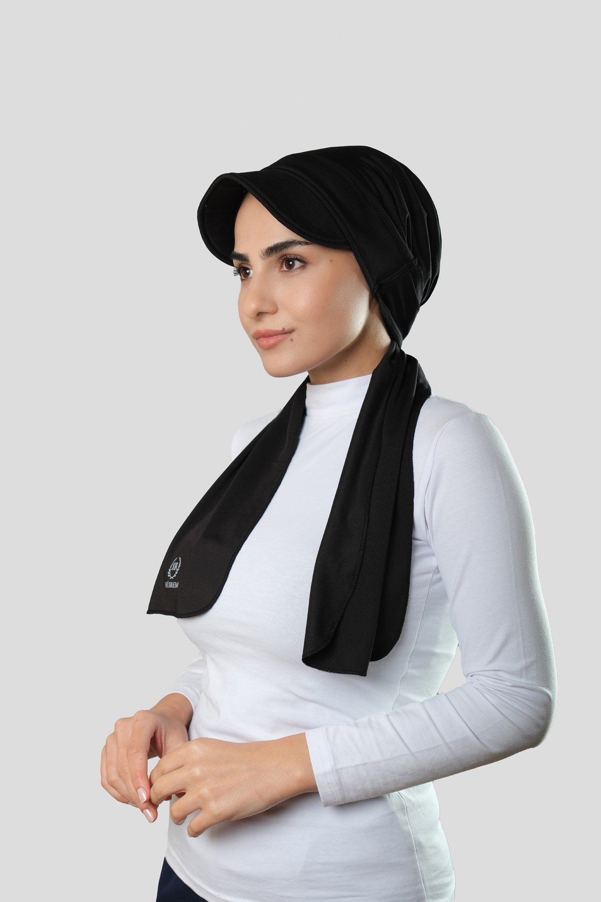 Siyah Şapkalı Atkılı Geçmeli Tesettür Bone Swimmy Logolu 2321_01