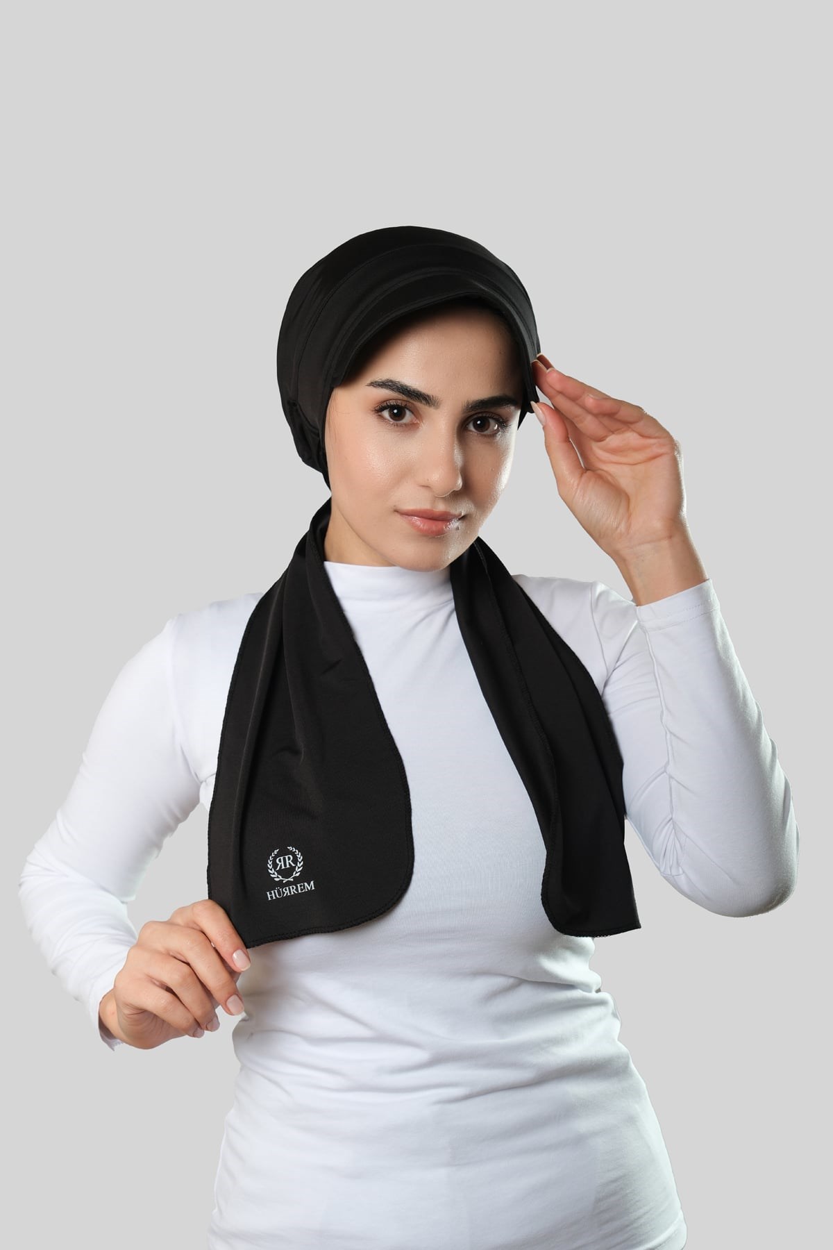 Siyah Şapkalı Atkılı Geçmeli Tesettür Bone Swimmy Logolu 2321_01