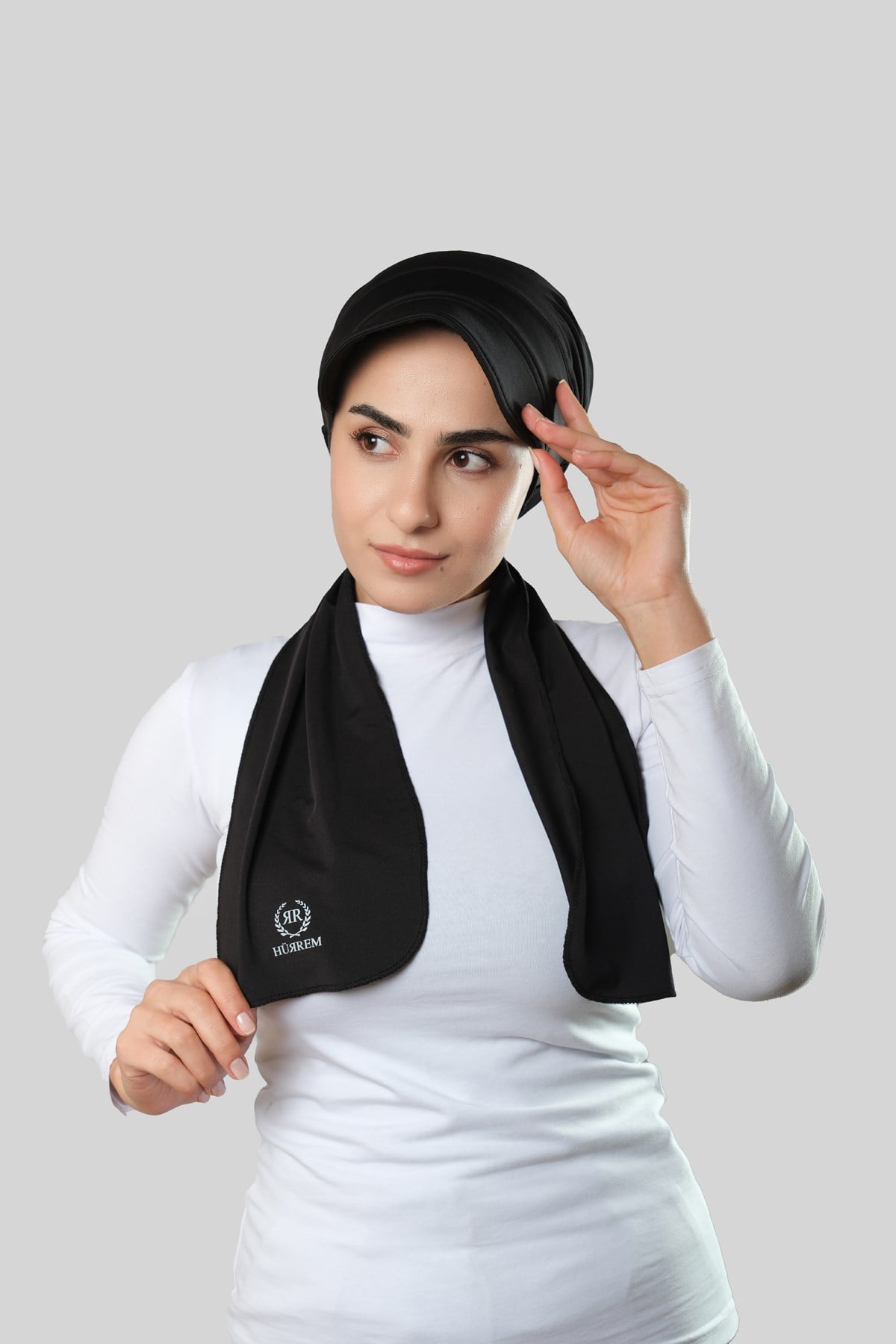 Siyah Şapkalı Atkılı Geçmeli Tesettür Bone Swimmy Logolu 2321_01