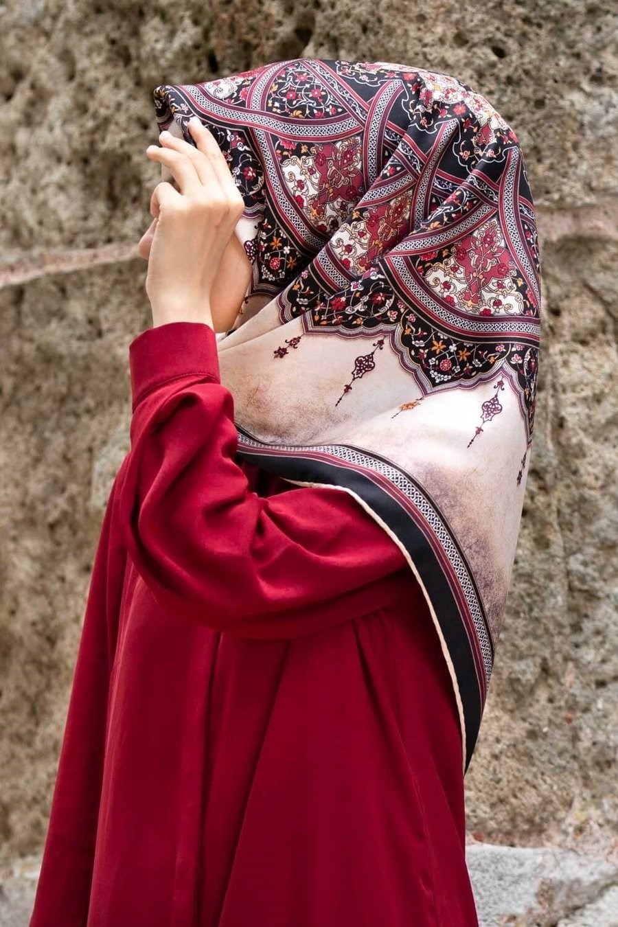 Vissona Tivil İpek Eşarp 17376- 3 - 0001- 0018 Siyah Bordo Şal Desen
