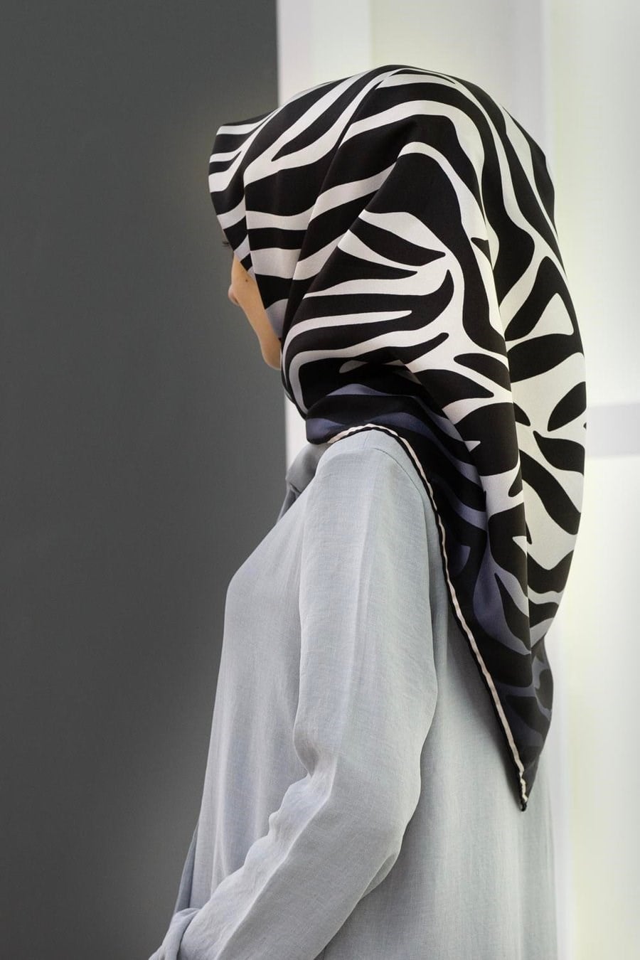 Vissona Tivil İpek Eşarp IST 6259-1 Siyah-Beyaz Zebra Desen