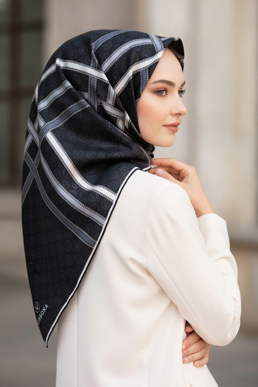 Vissona Tivil İpek Eşarp Siyah Gri 10626 04 Şeritli Monogram Desen