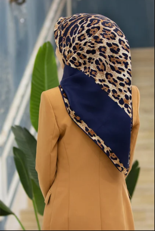 Vissona Tivil Lacivert Renkli İpek Eşarp IST 51796-0033 Karışık Desen